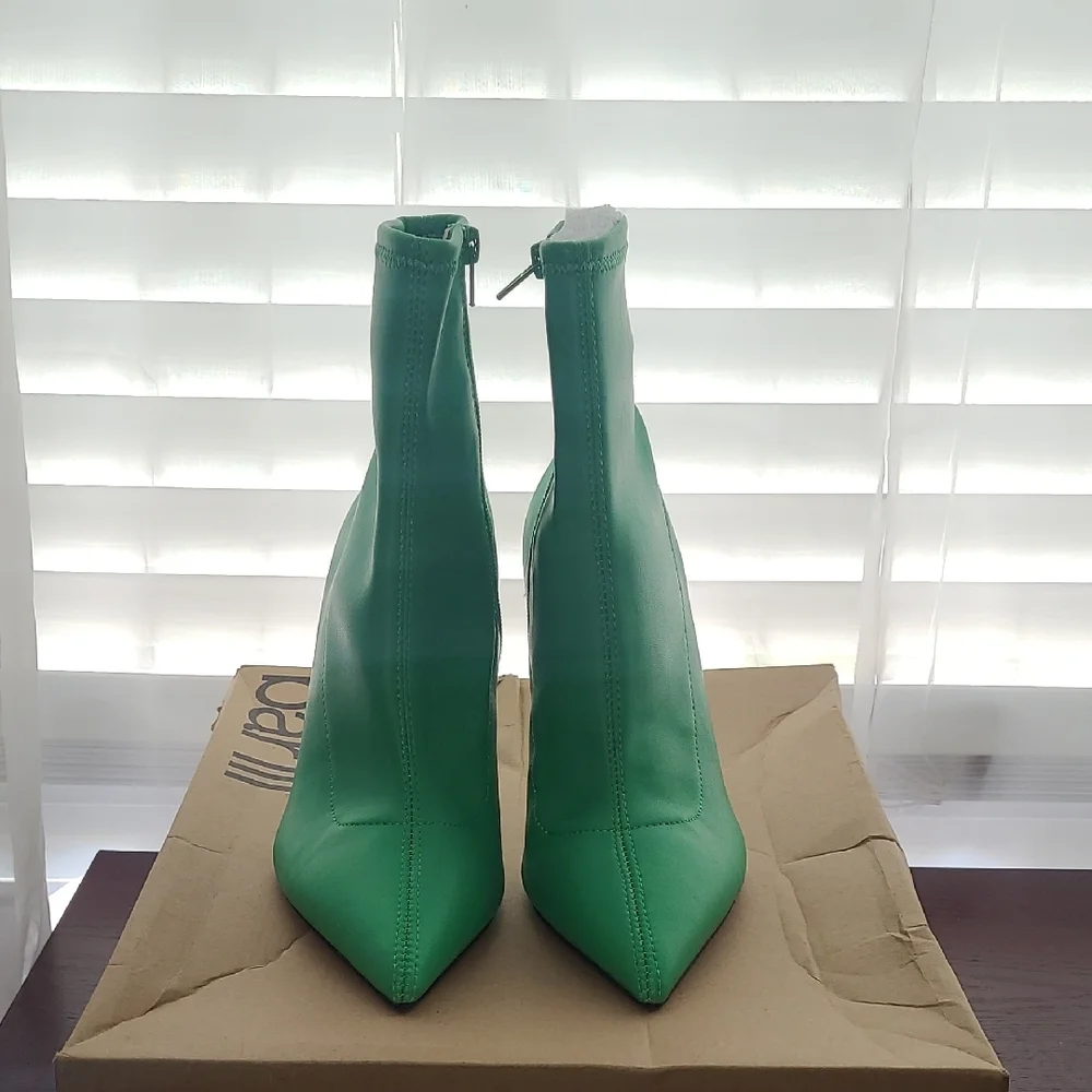 BAR III Women’s Olevia Booties